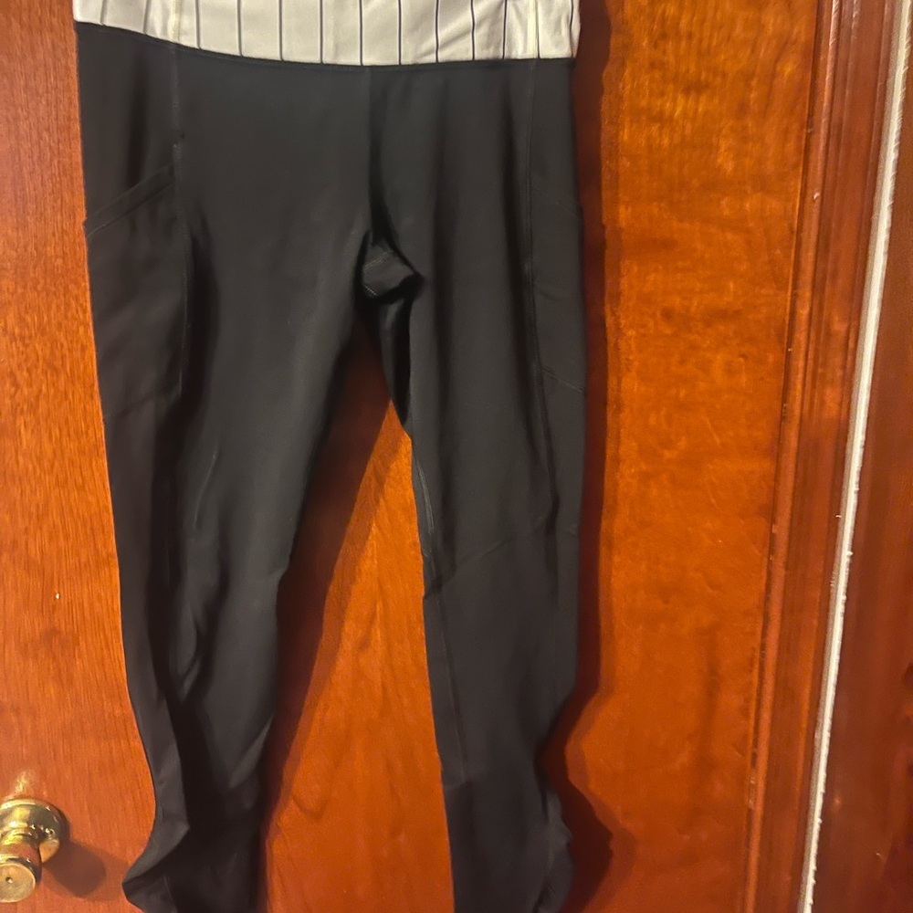 Black lululemon scrunched leggings